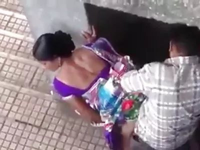 Olgun Kadının Ağzına yerli türk porno film Saldırır