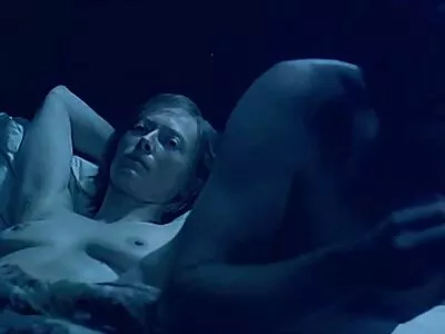 Dövmeli Kızların Boşalmasına Yardımcı yerli sex filimleri Olmak