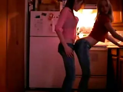 Kız Gizlice Erkek Arkadaşını Eve Atıyor yerli türk porno film izle